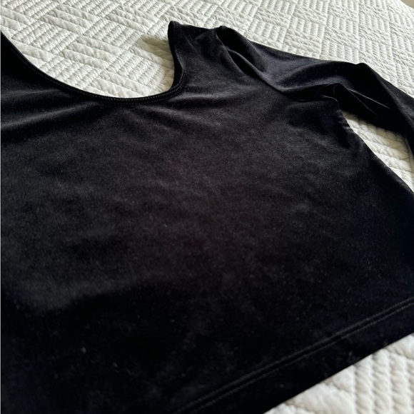 RARE American Apparel Black Velvet Long Sleeve Crop Top - Picture 2 of 3